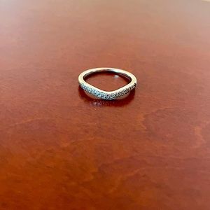 Rogers and Holland’s diamond and white gold contour wedding band